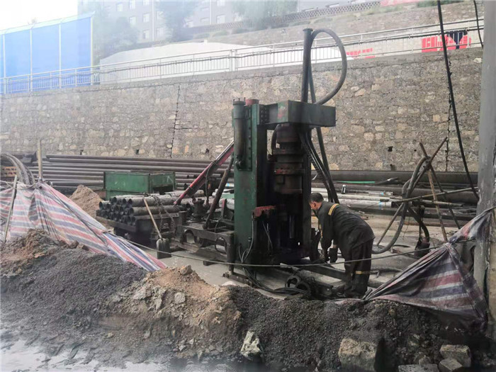 反井鉆機主推缸內(nèi)泄主推缸外泄漏油如何處理