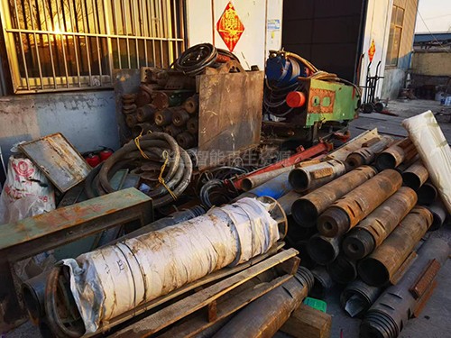 公司回收2臺180反井鉆機，4個反井鉆大鉆頭